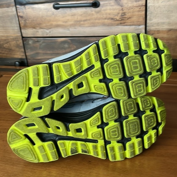 Athletic_Shoes